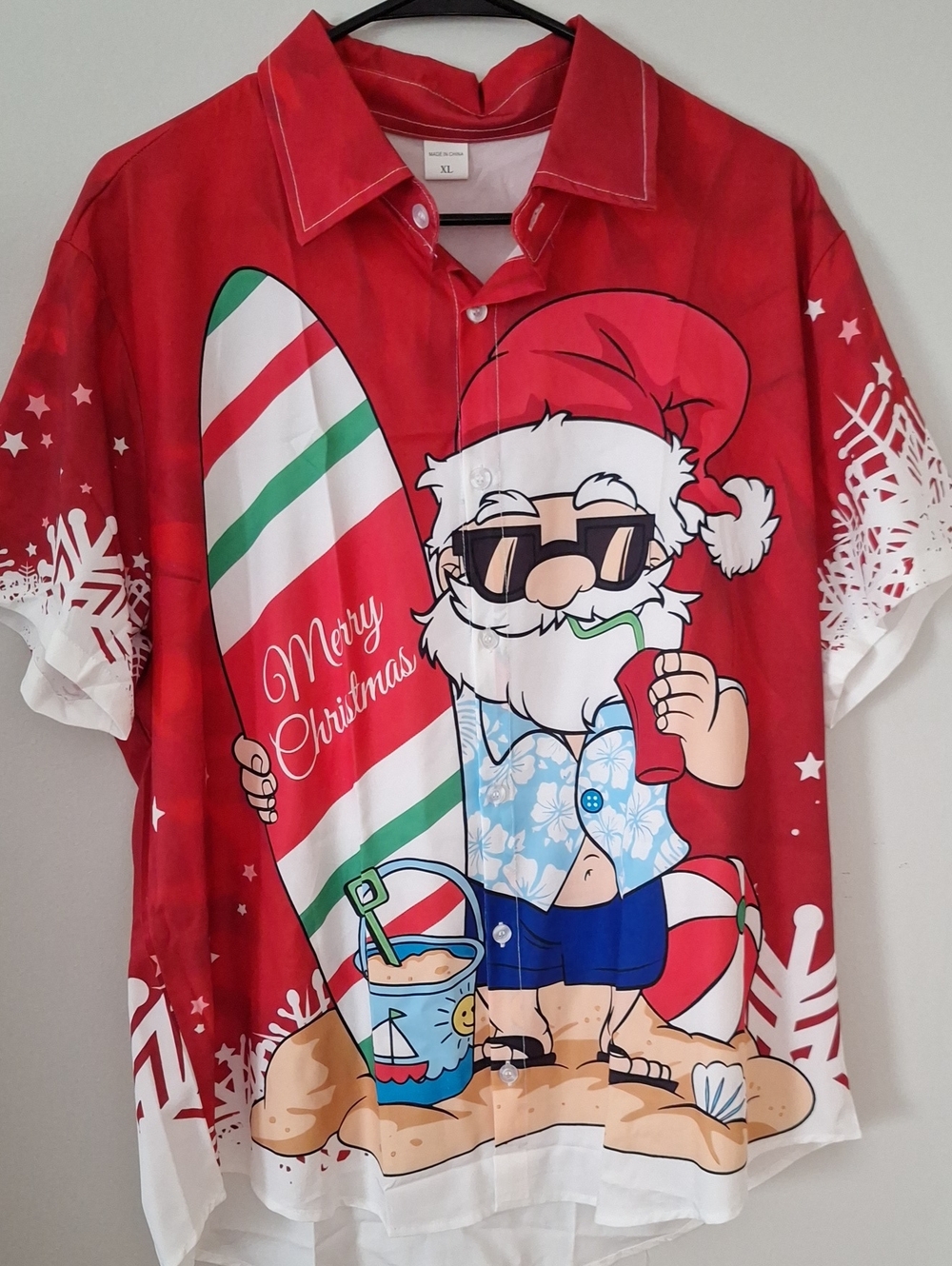 Red Christmas Santa Surf Print Men's Button-Up Shirt